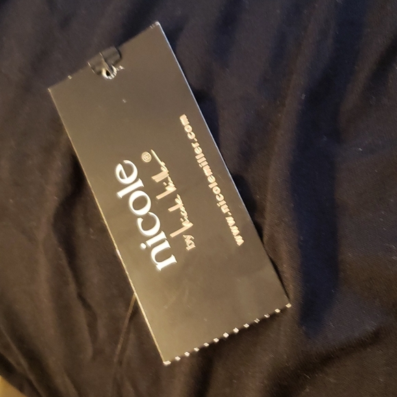 Top, - Picture 3 of 3